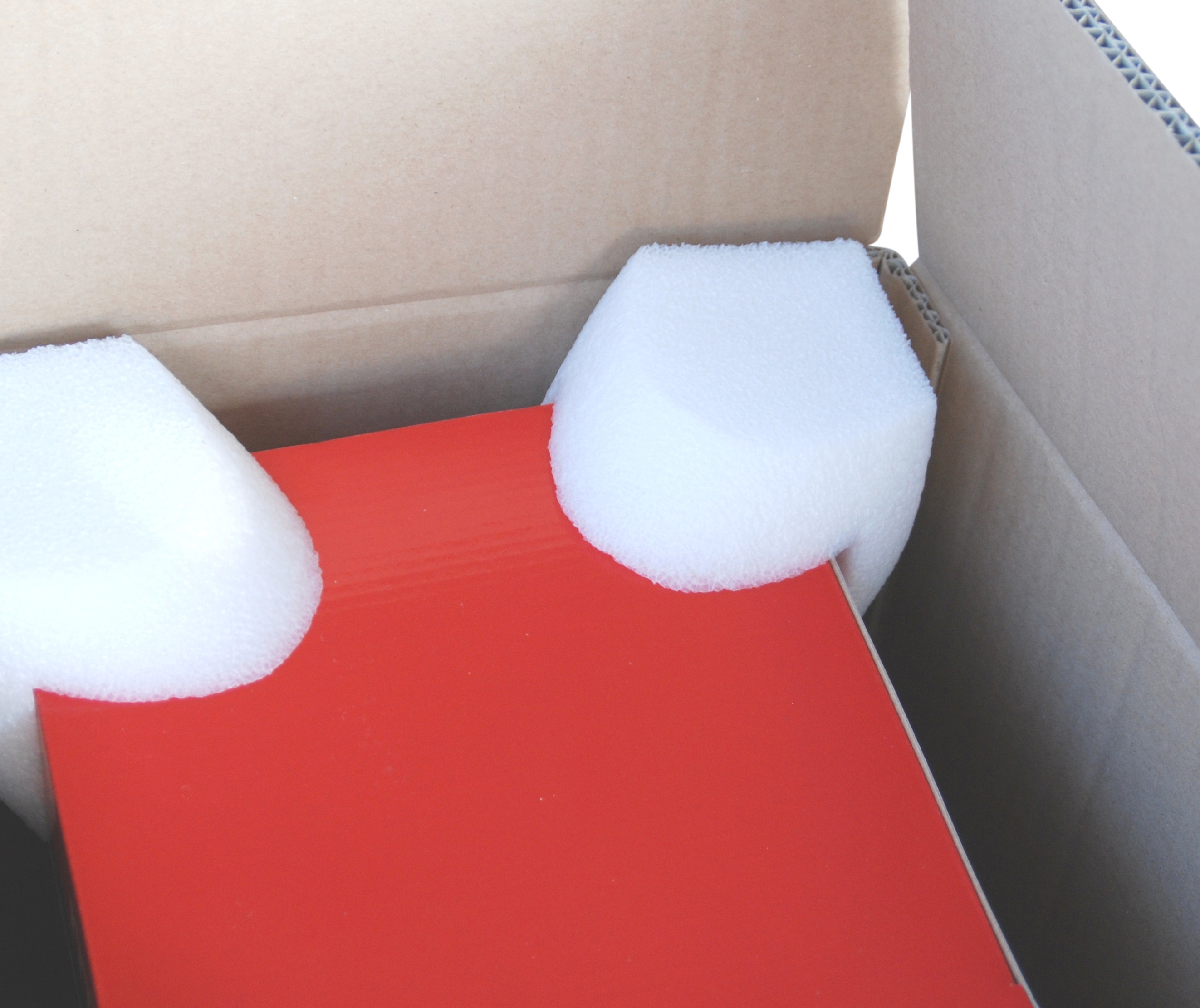 Eckeneinsatz in Kartons - so schwebt das Packstück sicher im Karton